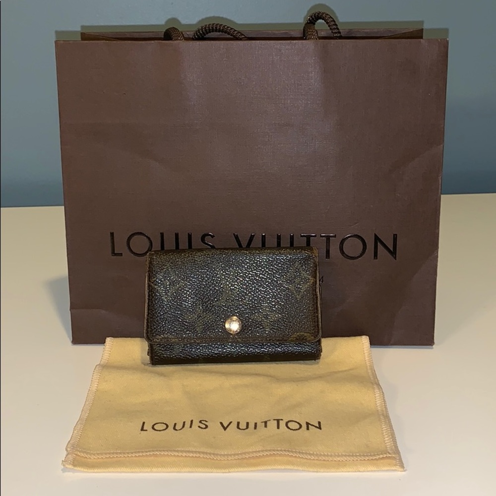 Louis Vuitton 6 key ring holder